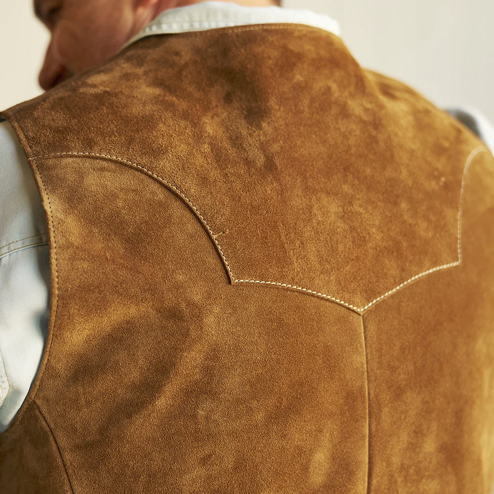 Close rear view of the one-point Western shoulder yoke with curved seams and contrast topstitching